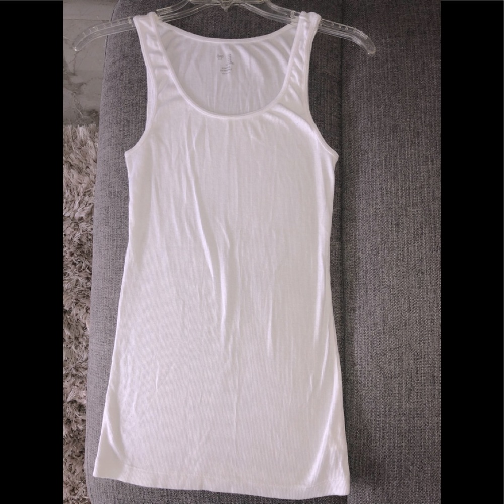 ✨GAP women’s tank top - white - size Medium